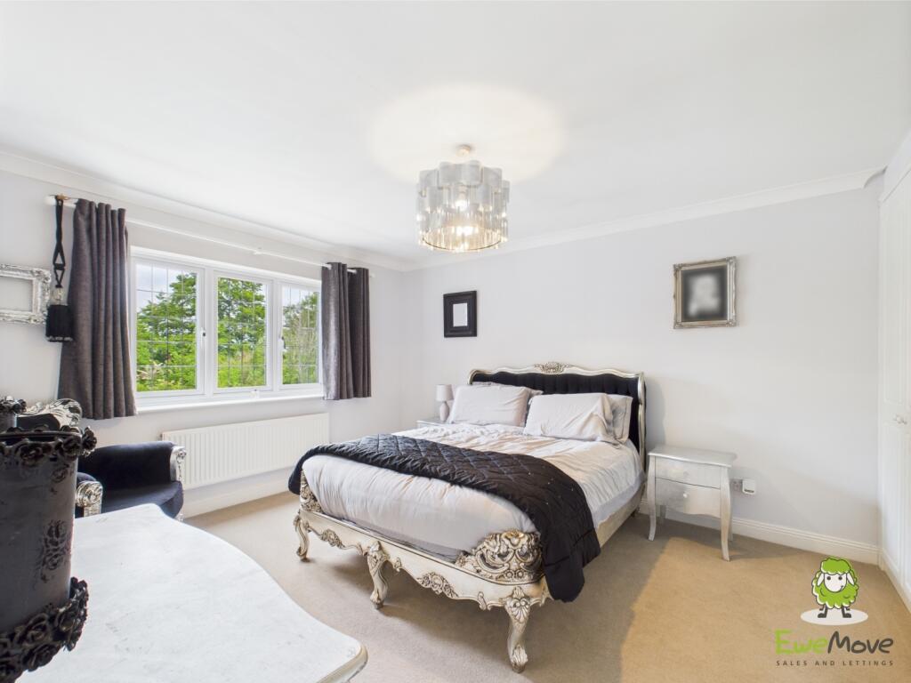 CAM03778G0-PR0239-STILL037