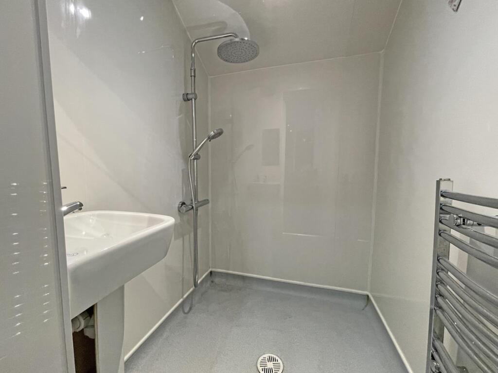 St Levan Road 142 - Shower Room.jpg