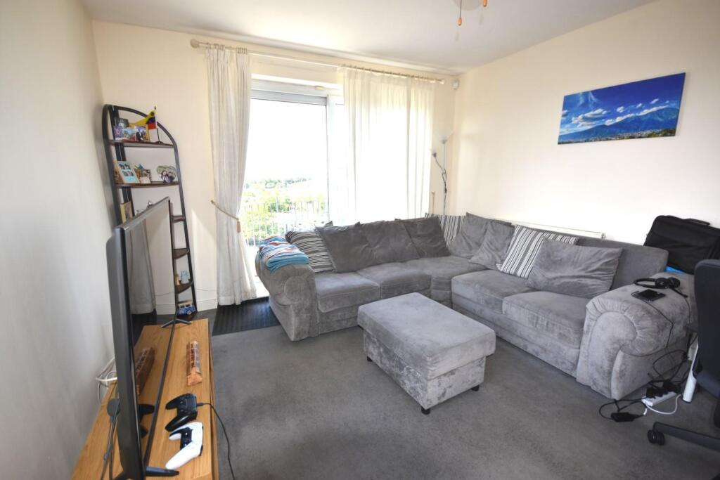 OPEN PLAN LIVING/KITCHEN