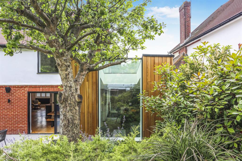 1249733894 - 43 Green Curve, SM7 - 55.jpg