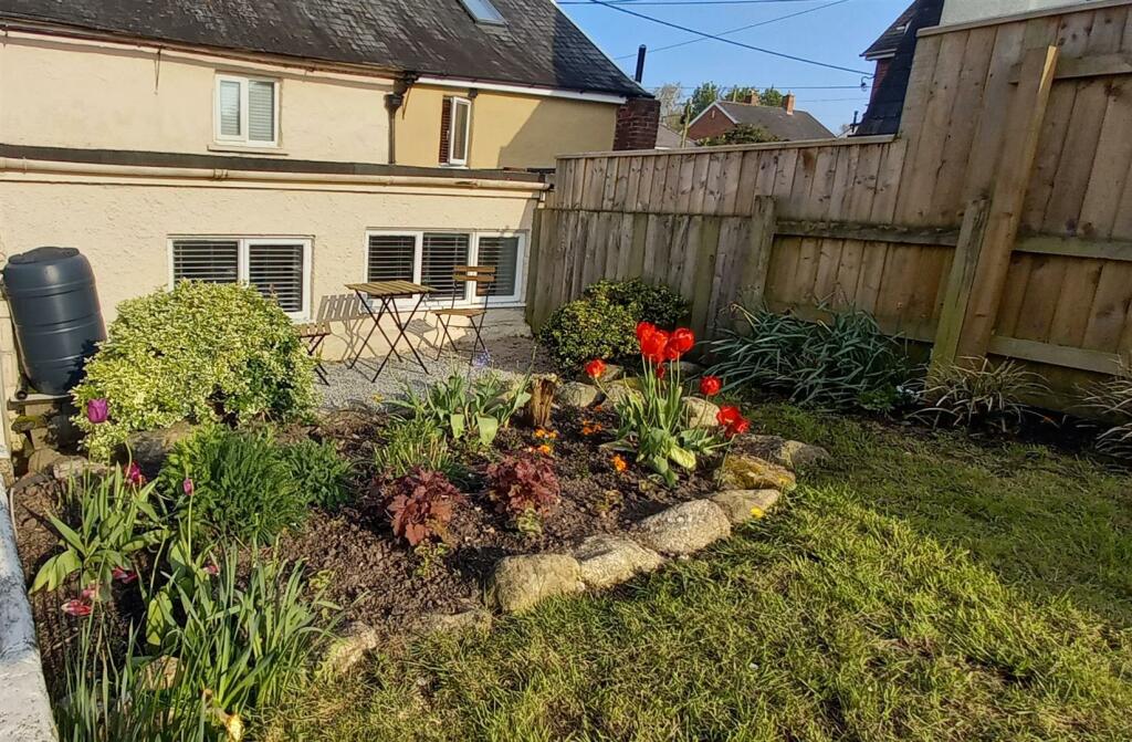 sunnygarden1 Bistro set.jpg