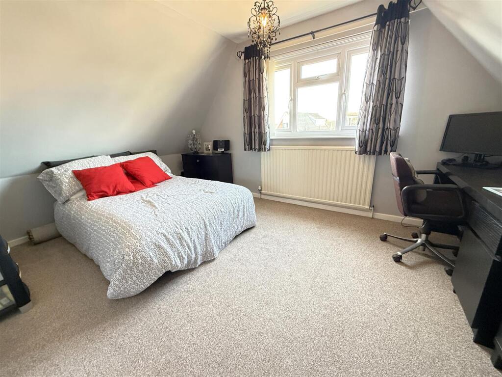 BEDROOM 2