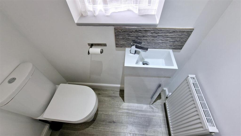 Cloakroom / WC