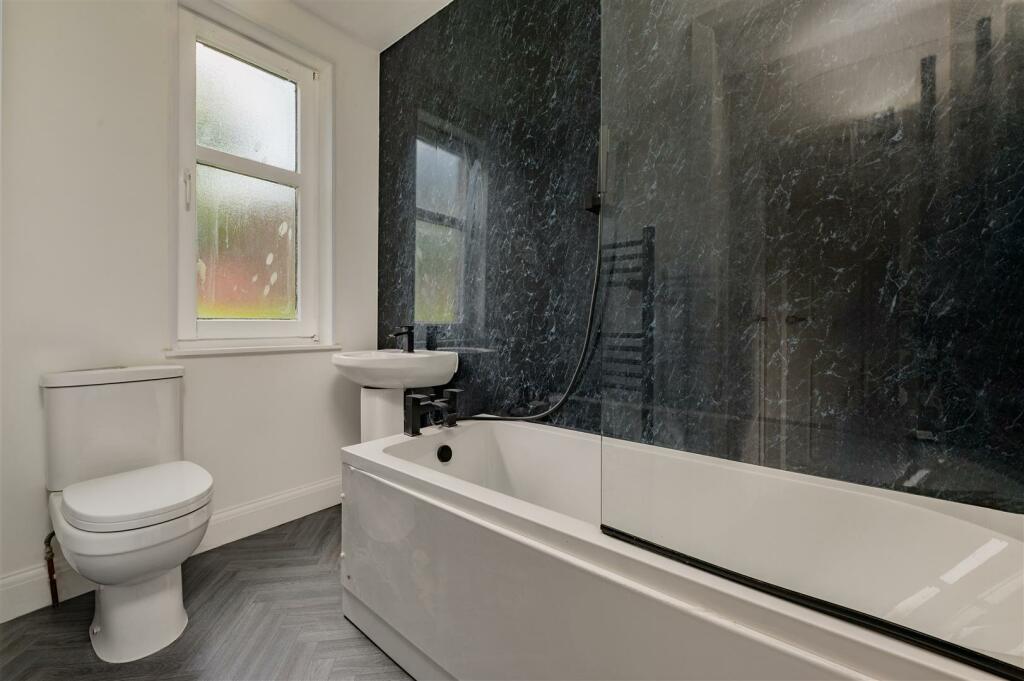 3A Fleming Gardens NEW INT-5.jpg