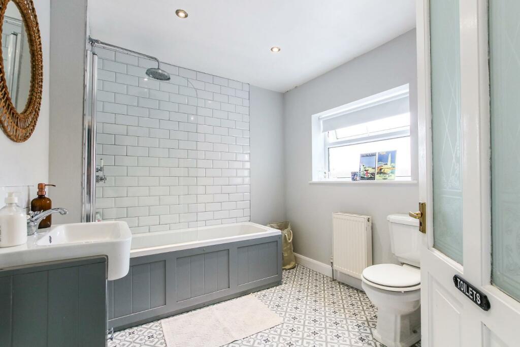 Bathroom1.jpg