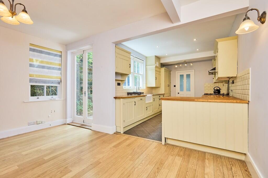 Edward Knight 202...