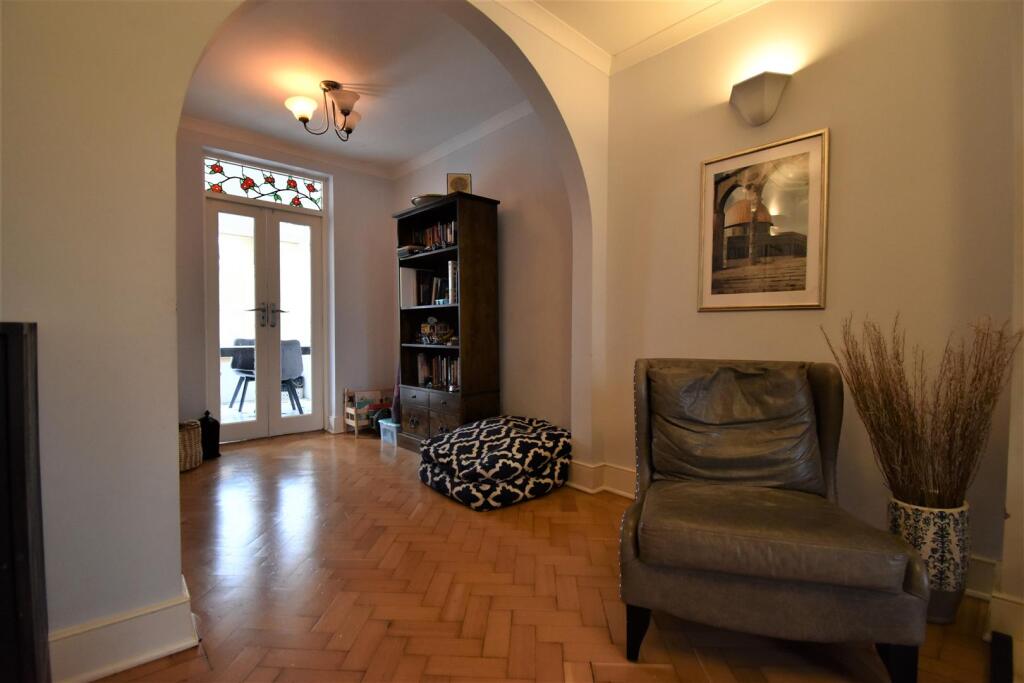 LOUNGE 3.jpg