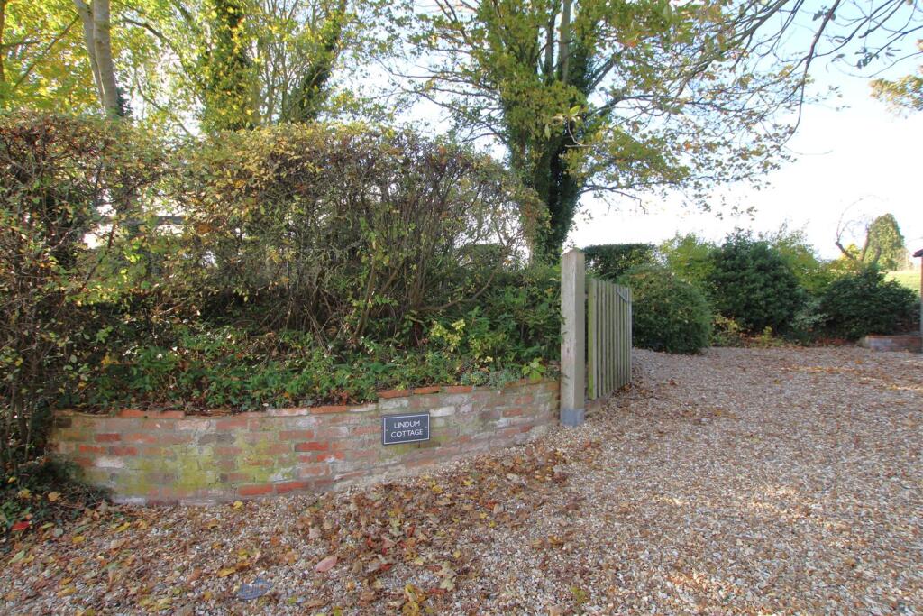 Entrance &amp; Driveway.JPG