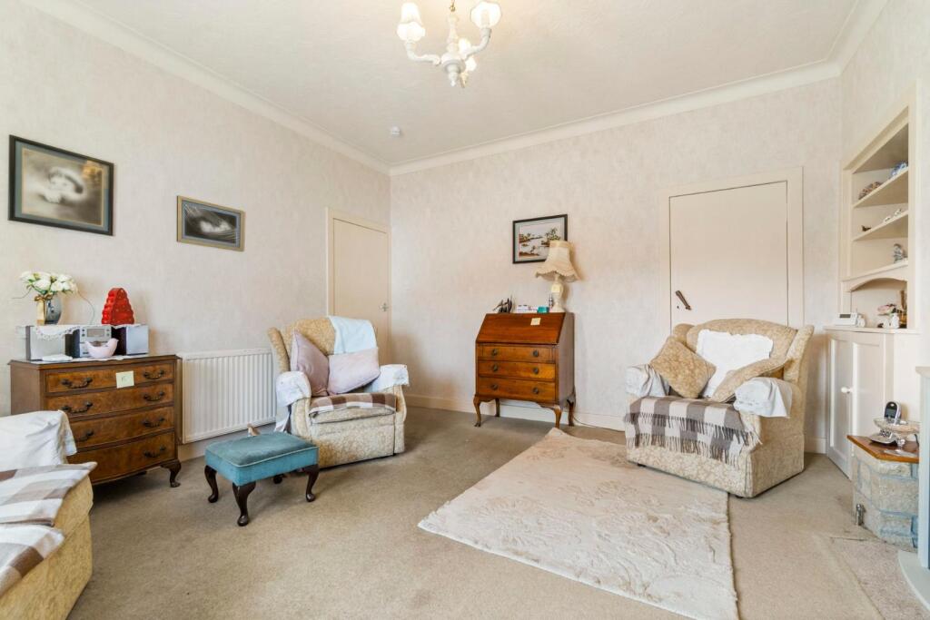 4_20 hutton park crescent, largs (4).jpg