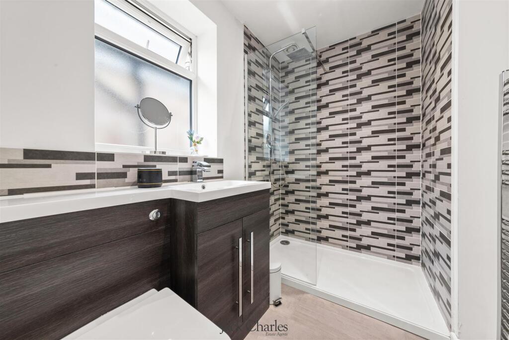 28 Barchester Way-6.jpg