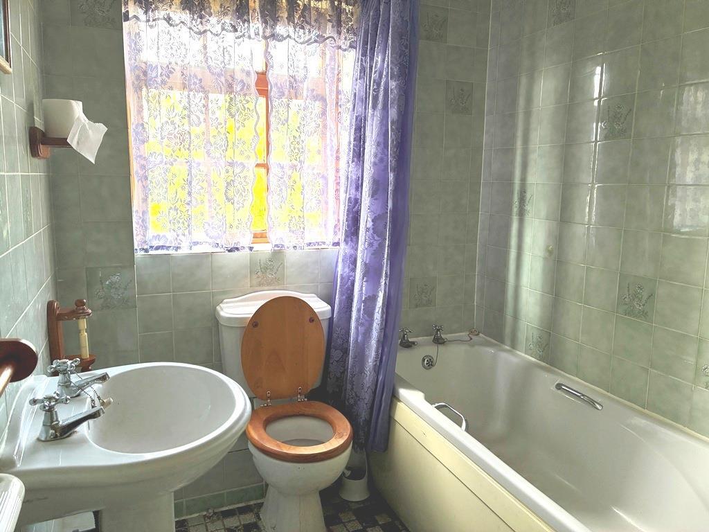 Bathroom.JPG