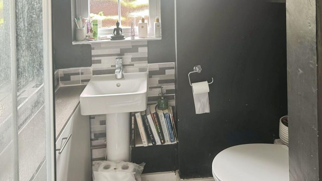 EweMove Estate Agents Basingstoke - Rockbourne Roa