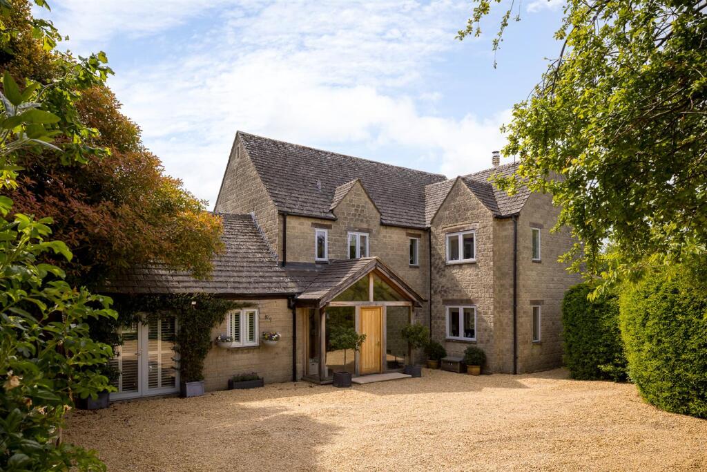 8 - Rowan Tree House - GL7 7EN - Web.jpg