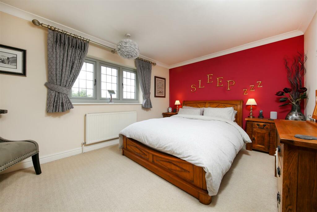 Bed1.jpg