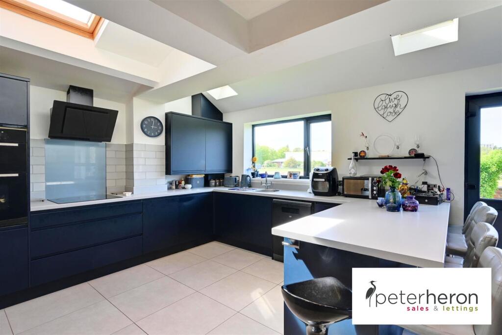 Breakfasting Kitchen