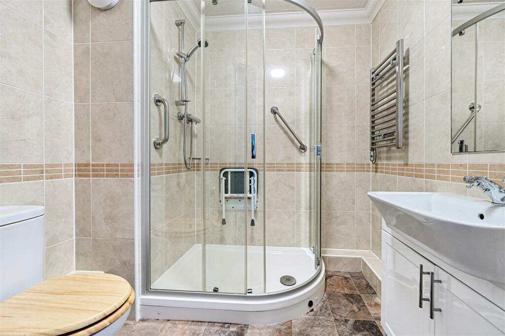 Shower Room.jpg