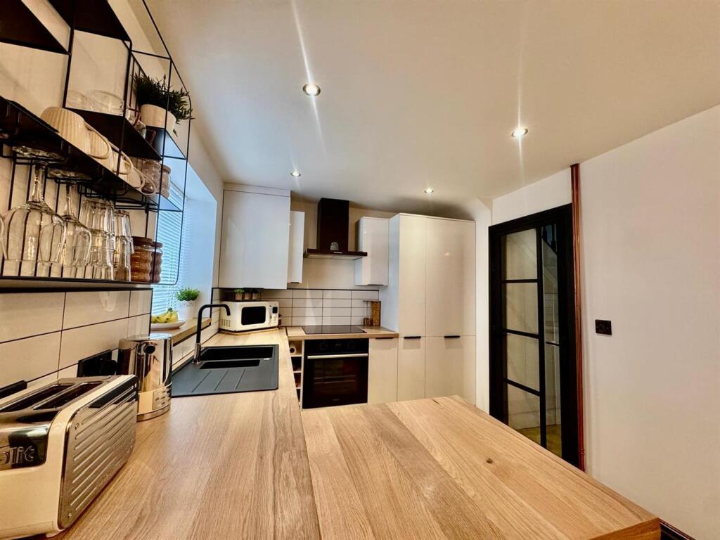 WhatsApp Image 2025-10-28 at 15.30.01 (1).jpeg