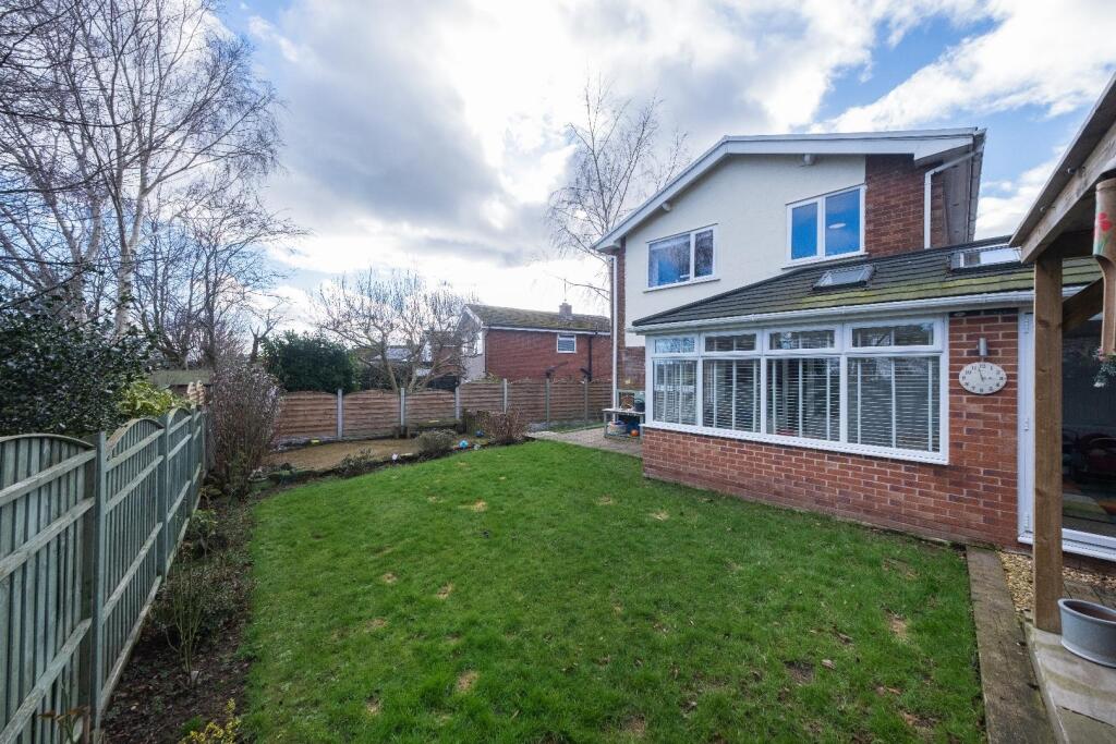 27 Hockenhull Crescent-041.jpg