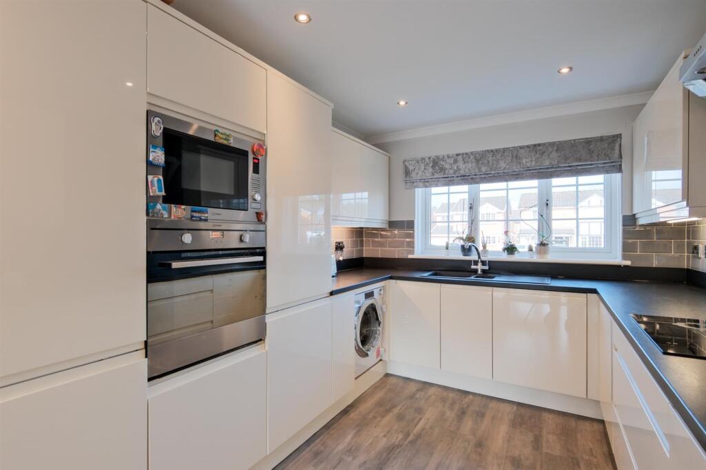014-22 General Roy Way Carluke, ML8 4LP.jpg