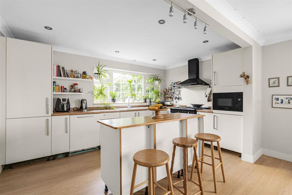 6 Grovelands