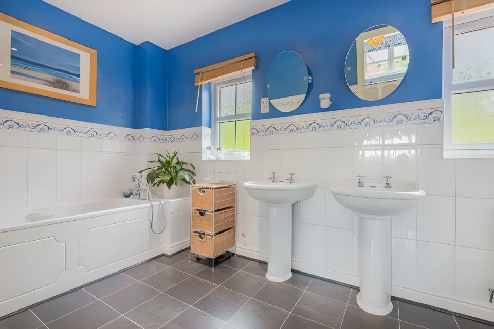 Primary En-Suite