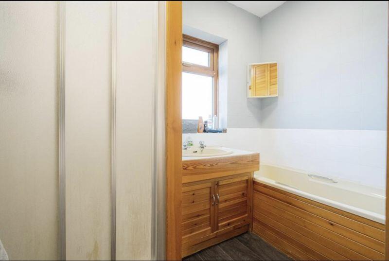 Bathroom (property)