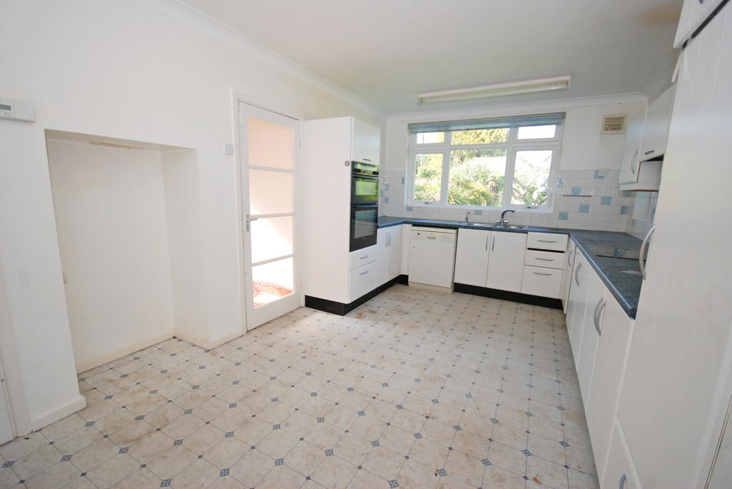 Kitchen/Breakfast...