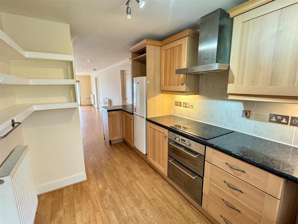 15 Longshore Apartments Kitchen