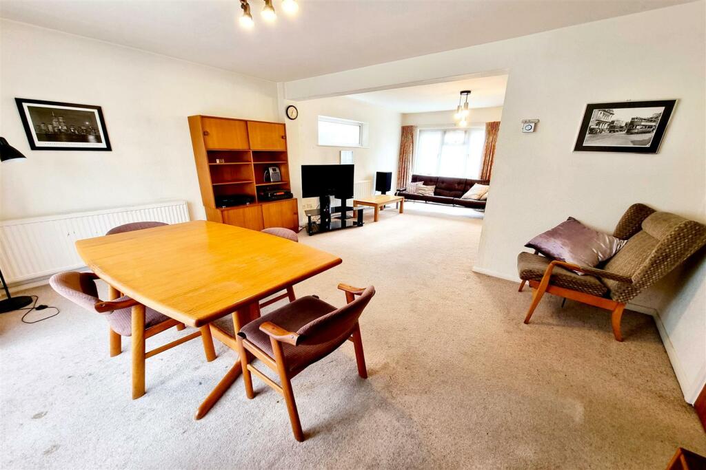 CONNECTING RECEPTION ROOMS: