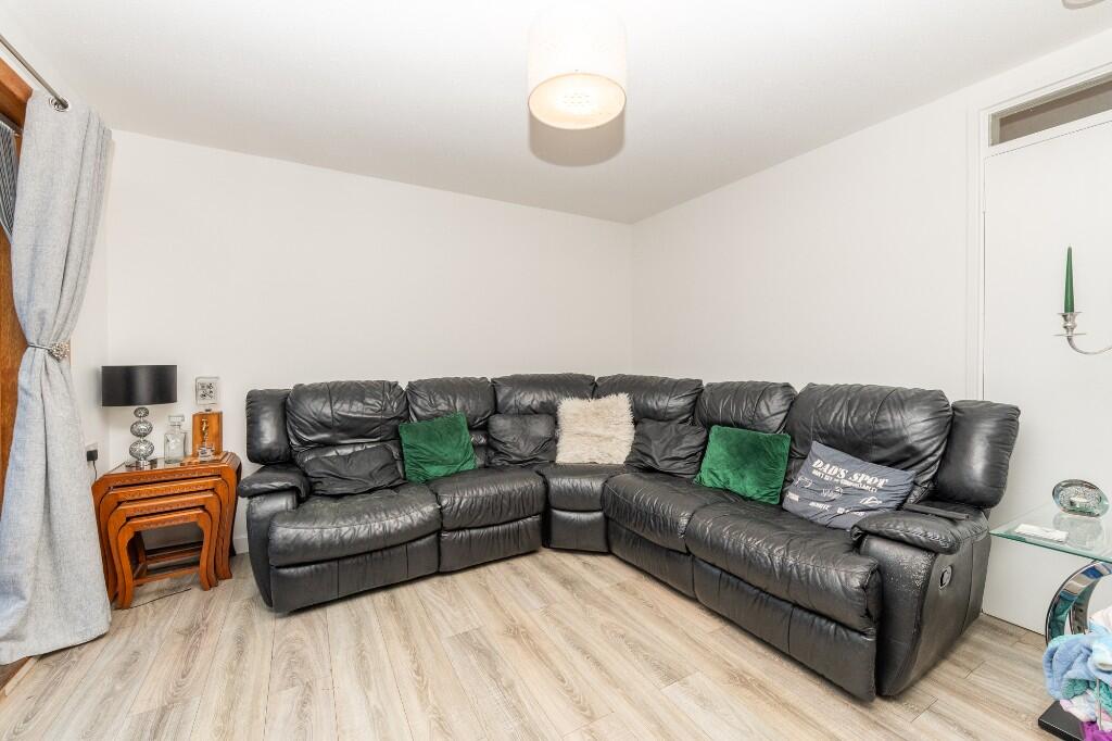 Fodbank View, Dunfermline, KY11