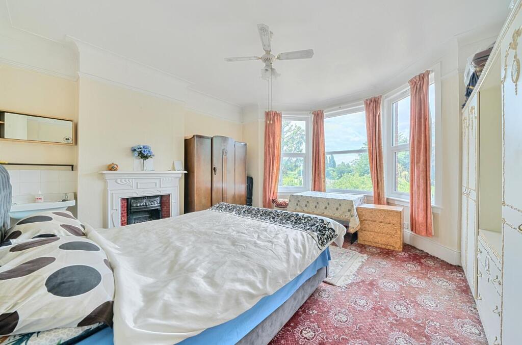 Bedroom 1.jpg