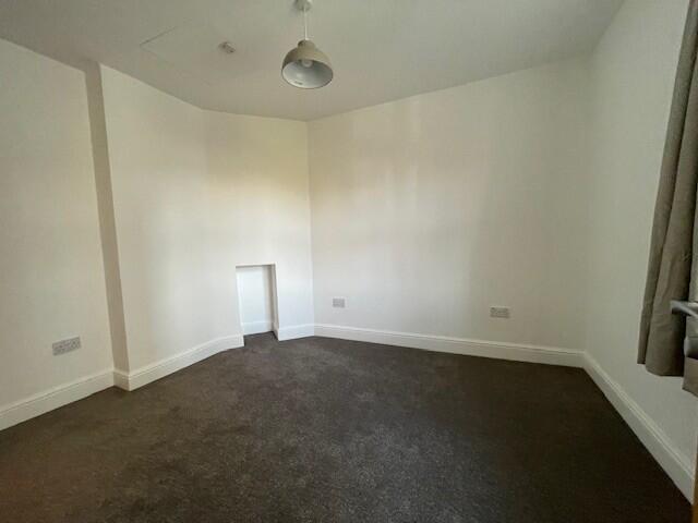 Bedroom 1 T202511051241.jpg