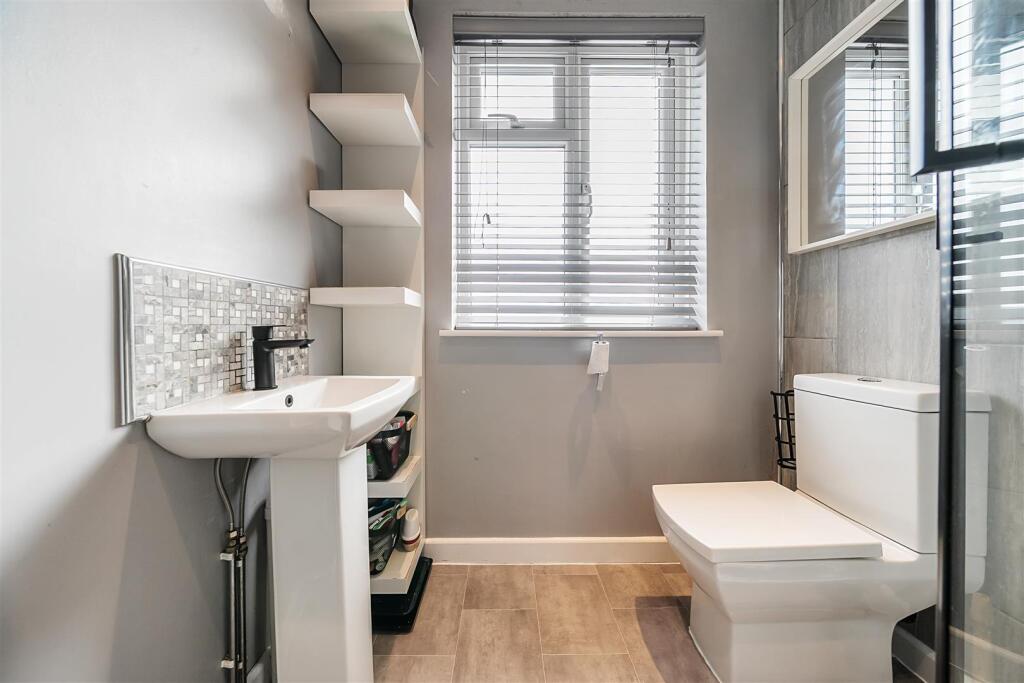 SHOWER ROOM