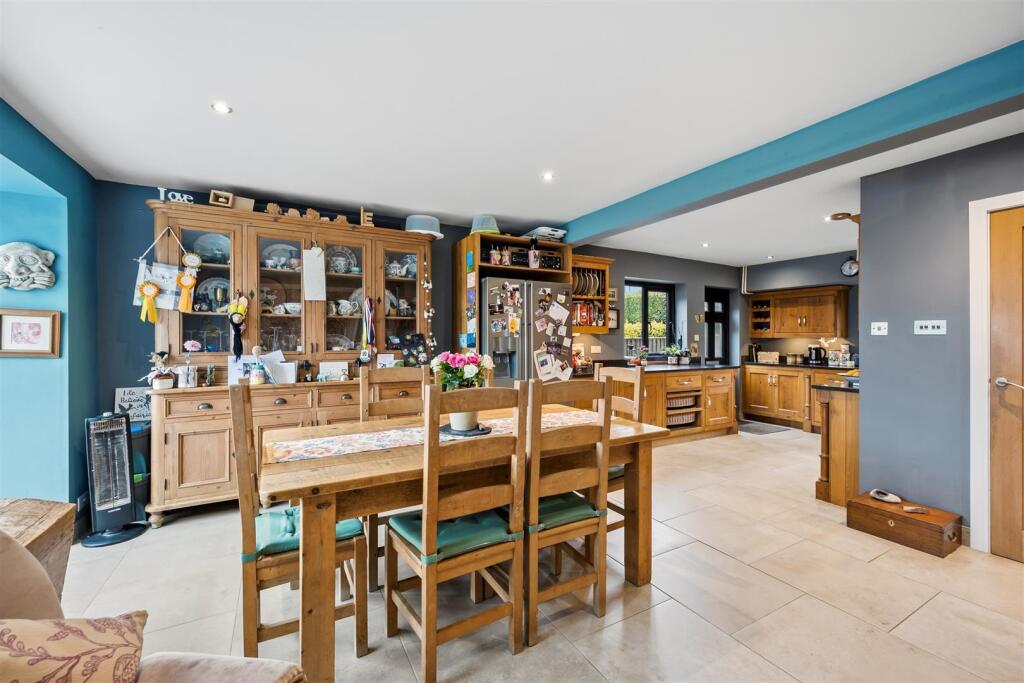 Dining area to kitchen.jpg