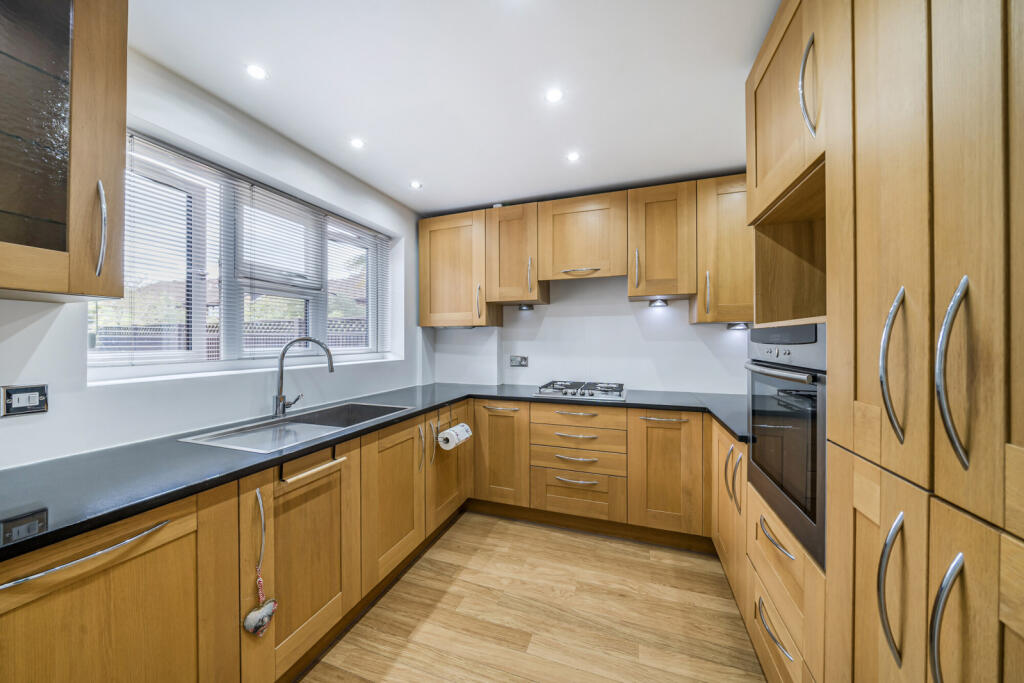 1324051-8-68cc1df...