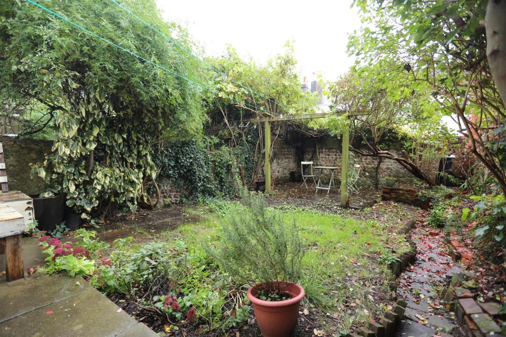 1, 52 Buckingham Road  Garden (2).JPG