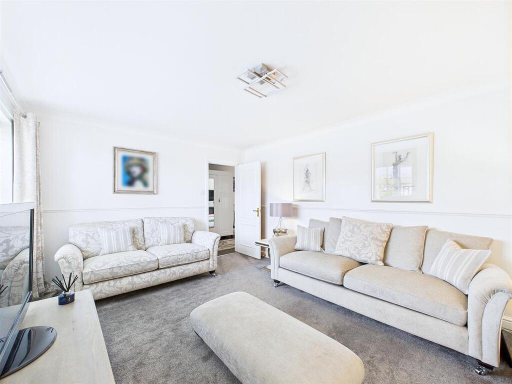 Sitting Room/Bedroom 4