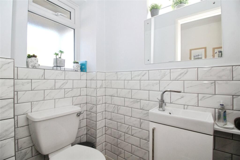 Cloakroom/Wc