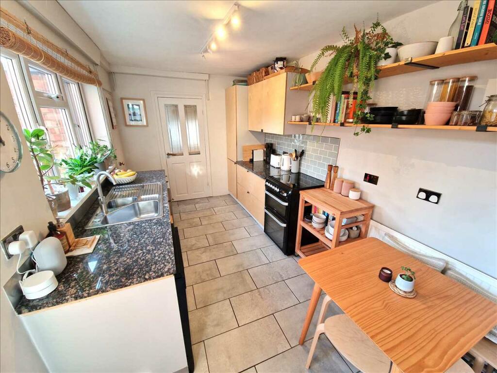 KITCHEN 142 x 82