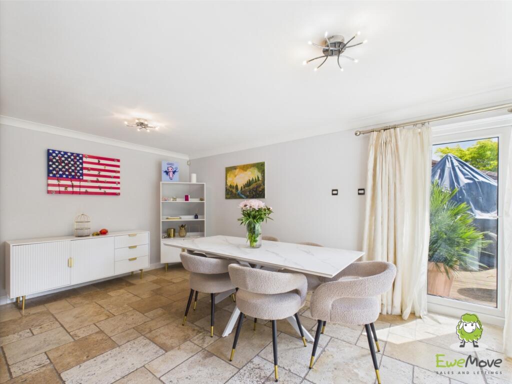 CAM03778G0-PR0239-STILL018