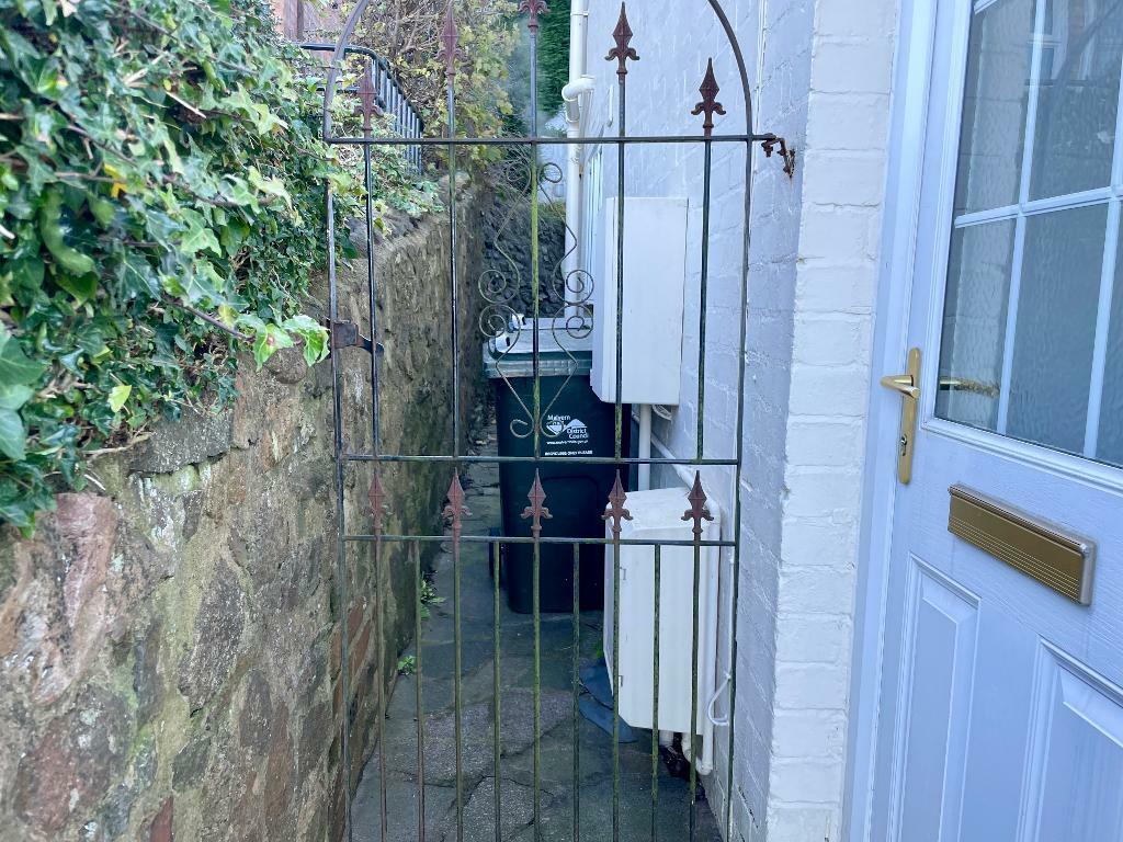 Handy side access