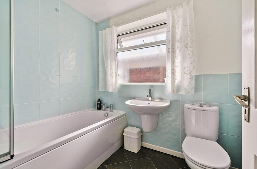 23-6823a01c1c551-...