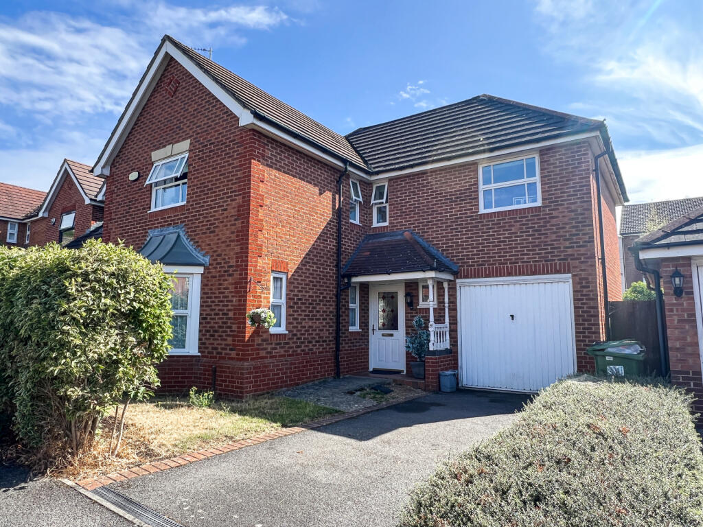 4 bed Detached house to rent