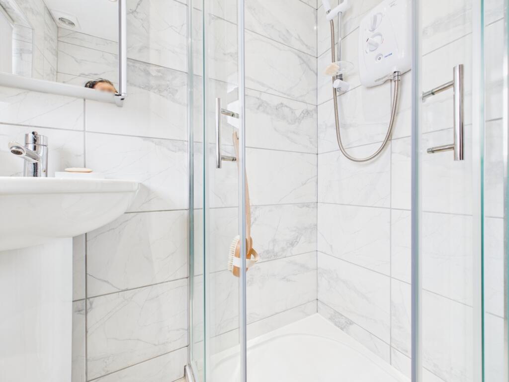 CAM03729G0-PR0150-STILL028