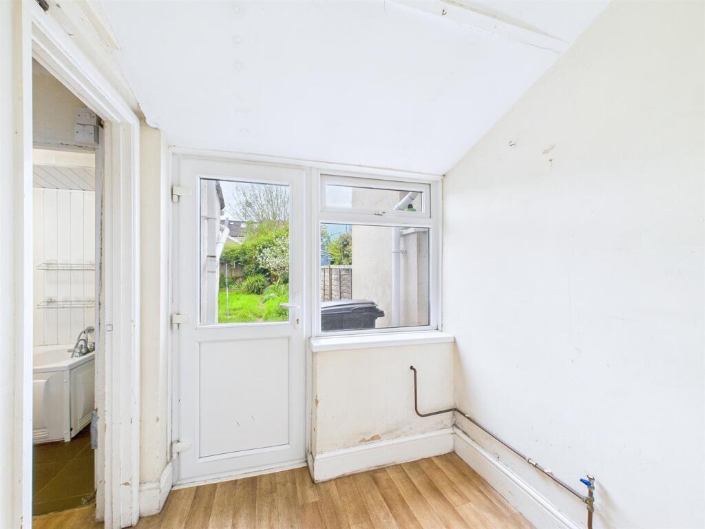 8 - 2 Bedroom terraced house.jpg