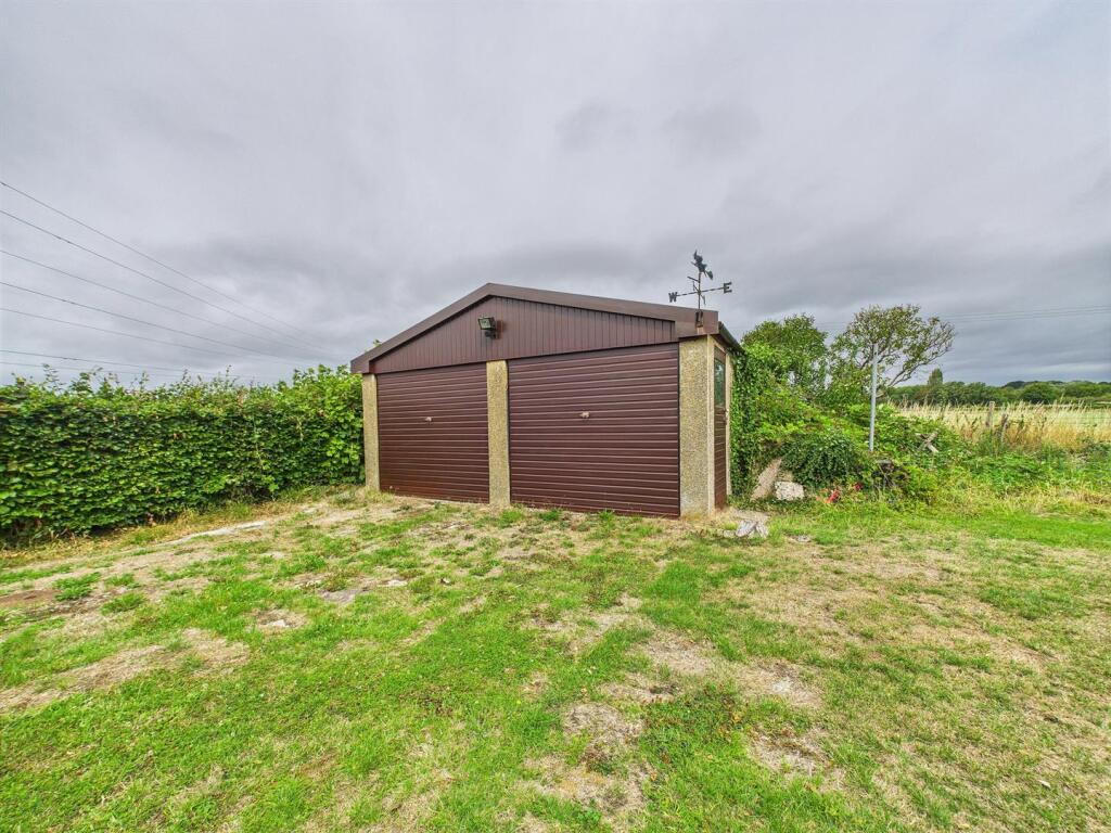 3-bedroom detached bungalow  (16).jpg