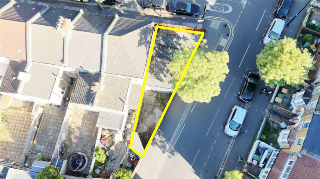 56b Boundary Road - E13 9PR (111).jpg