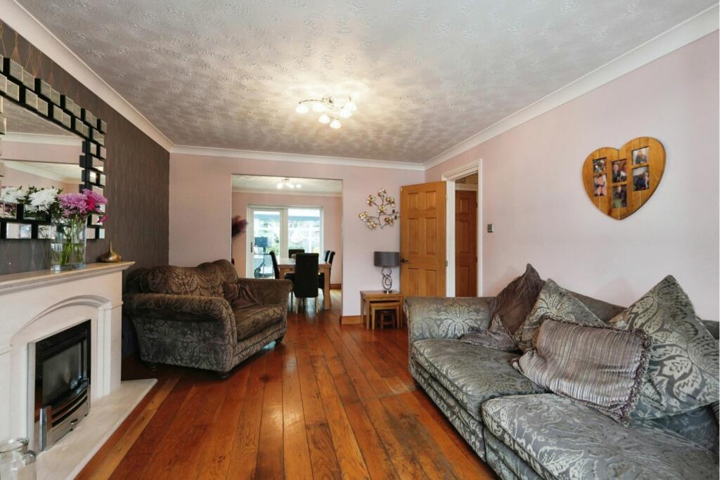 Lounge/Dining Room