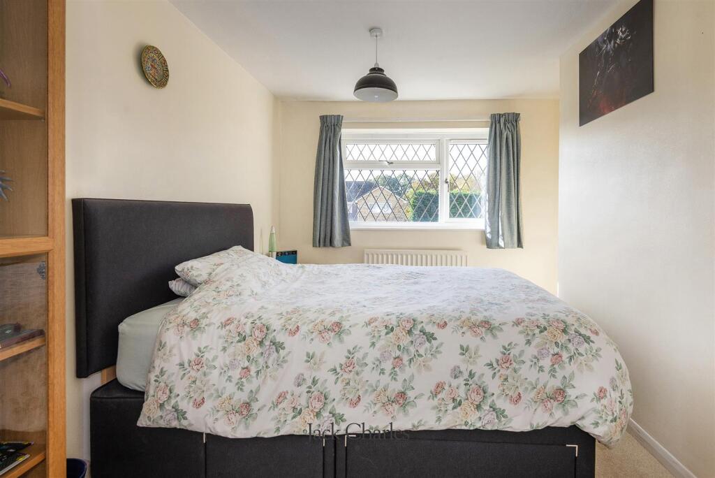 1 Rutherford Way, TN10 4RH 015.jpg