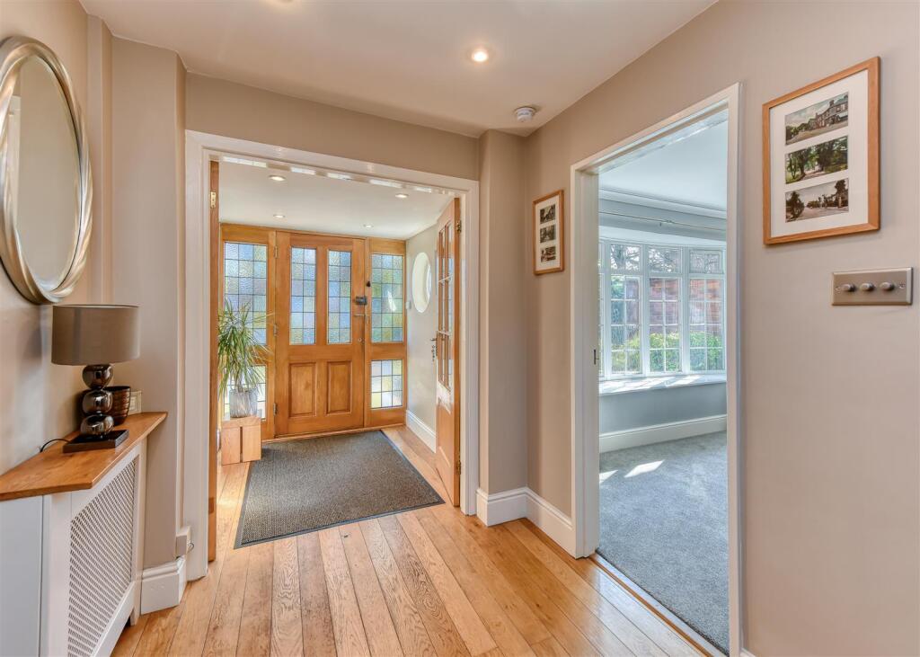 20 Suckling Green Lane-hall1.jpg
